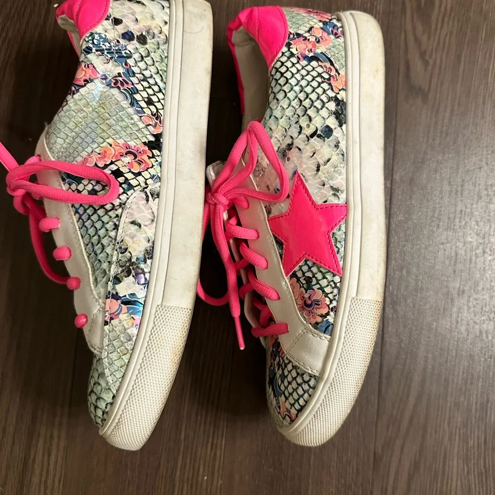 Cute Sneaks - Picture 3 of 4